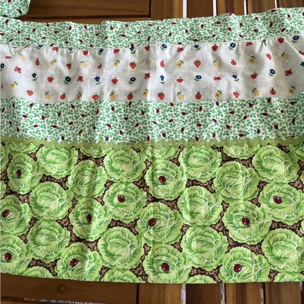 Ladybug Floral Cabbage Waist Apron Retro 50s 60s Style Yellow Green Pockets